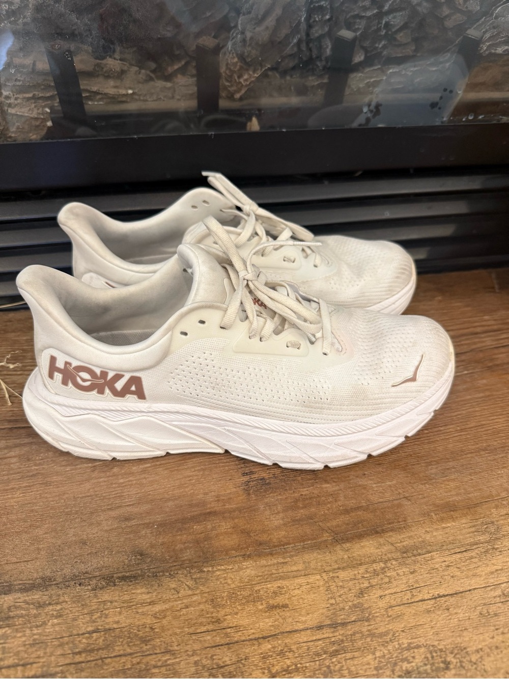 Hoka Women's Arahi 7 shoes